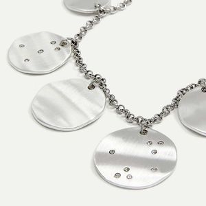 🌺 3/25 NWT silver chain medallion necklace